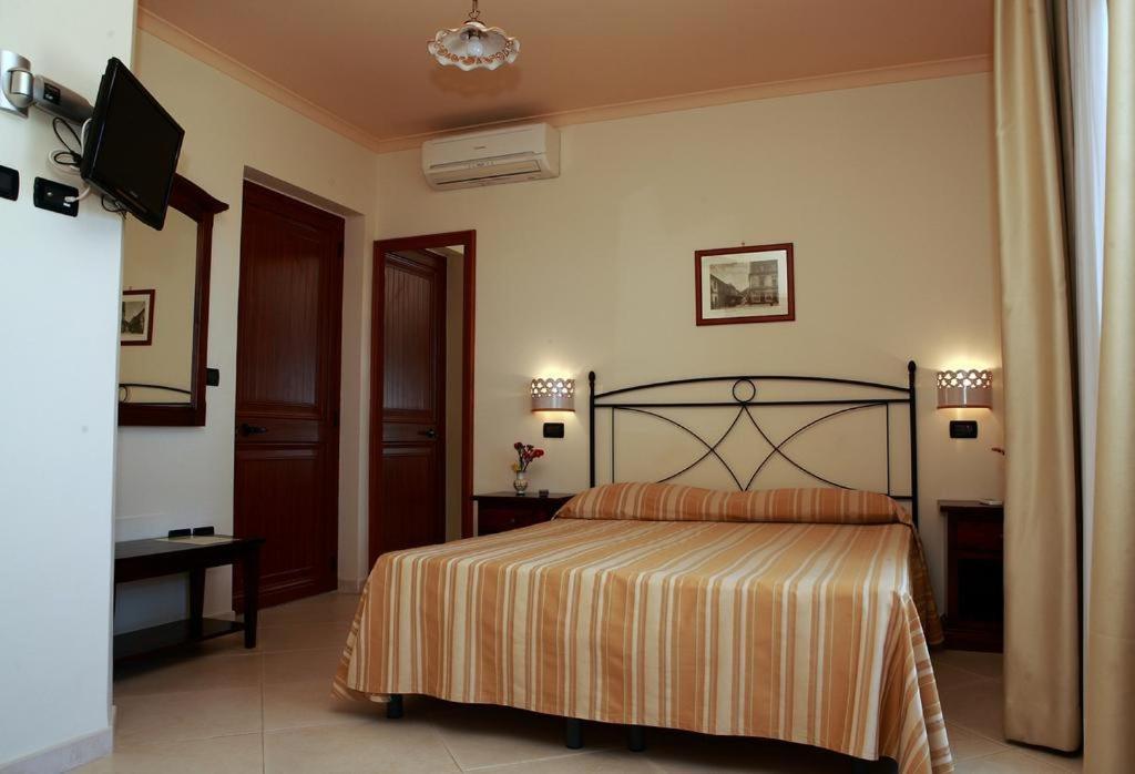 Villa Cristina Giardini Naxos Exterior photo